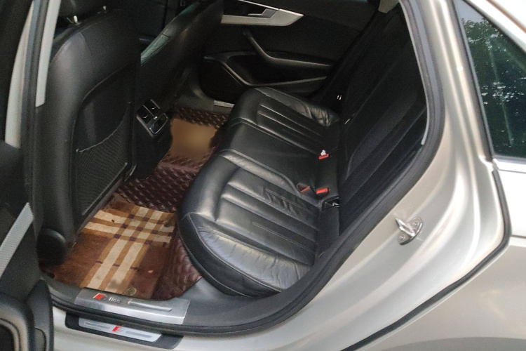 奥迪A4L 2018款 30周年年型 40 TFSI 时尚型中控内饰7004