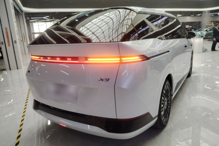 小鹏X9 2025款 740超长续航 Max车身外观7