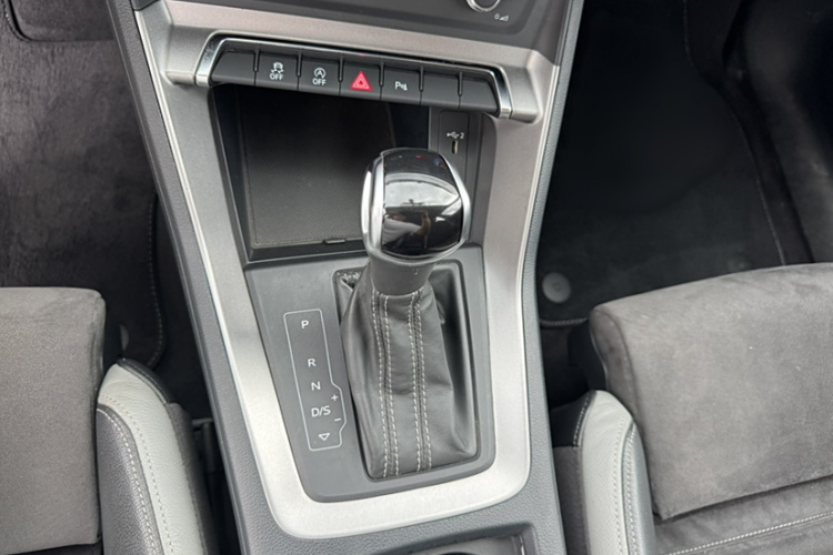 奥迪Q3 2019款 35 TFSI 进取动感型中控内饰7005