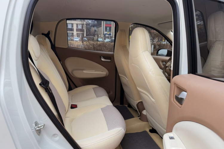 五菱汽车 宏光MINIEV 2025款 四门版 进阶款中控内饰7003