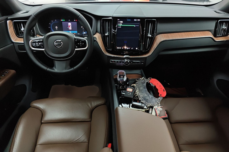 沃尔沃XC60 2025款 B5 四驱智远豪华版中控内饰12