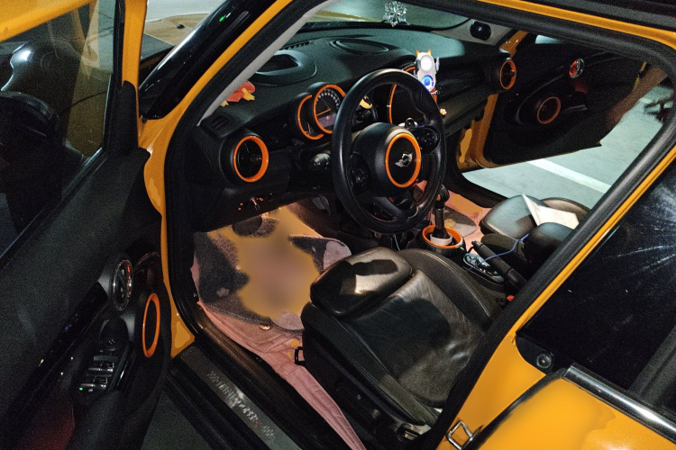 MINI 2016款 2.0T COOPER S 先锋派 五门版局部细节19