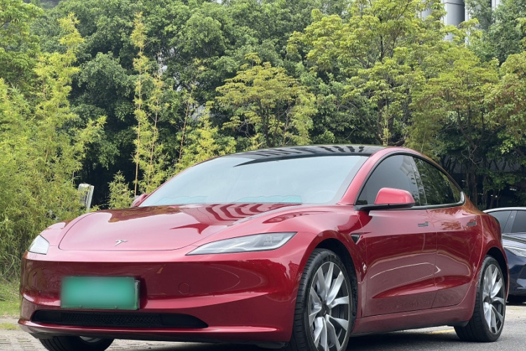 特斯拉 Model 3 2023款 长续航全轮驱动版车身外观1
