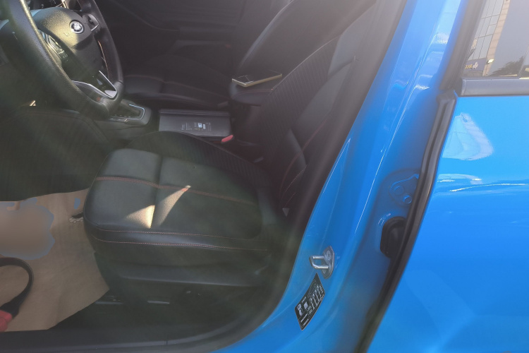 福特 福克斯 2022款 三厢 EcoBoost 180 自动ST Line中控内饰19