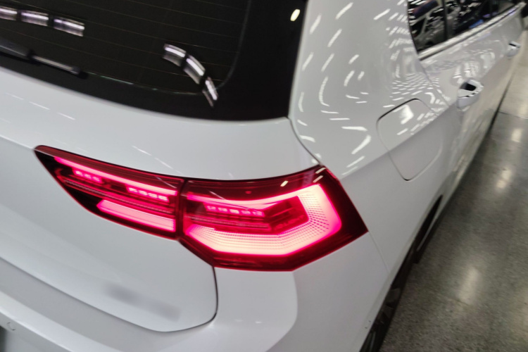 大众 高尔夫 2023款 改款 280TSI DSG R-Line Lite车身外观9