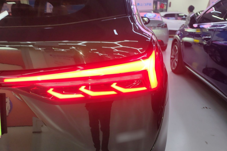 蓝电E5 PLUS 2025款 120km 标准旅行定制版 7座车身外观6006