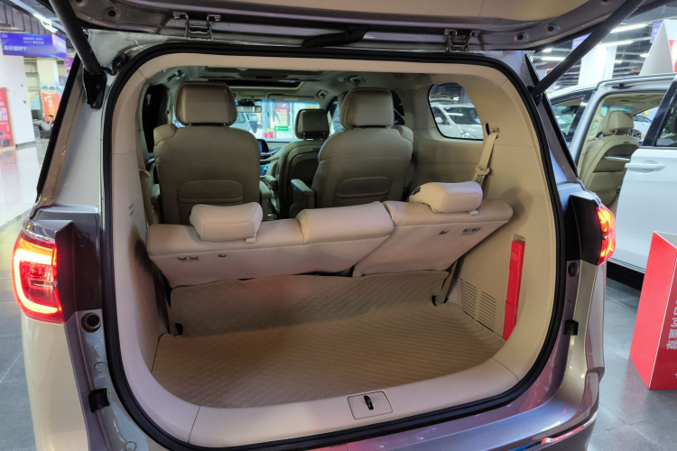 别克GL8 2023款 ES陆尊 豪华型和悦版机舱底盘23