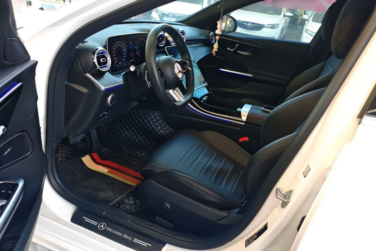 奔驰C级 2023款 改款 C 260 L 运动版中控内饰20