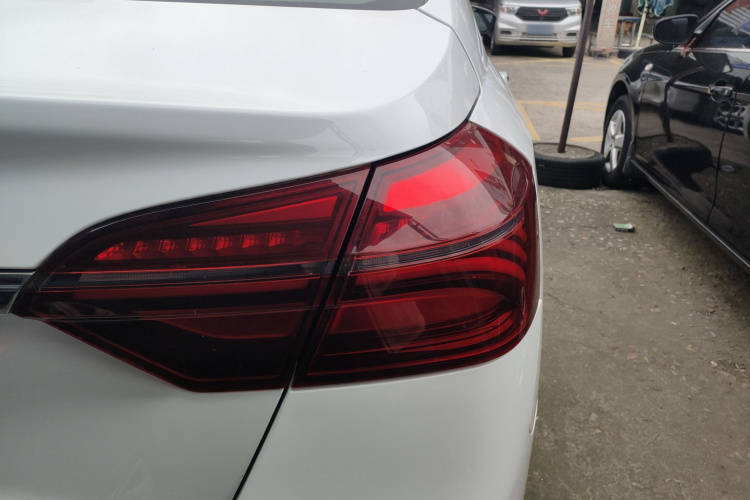 吉利汽车 帝豪 2018款 1.5L CVT豪华型车身外观6006