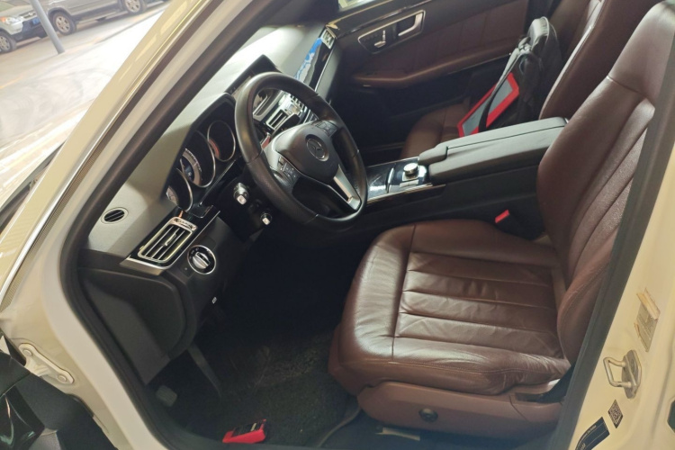 奔驰E级 2014款 改款 E 300 L 运动型局部细节19