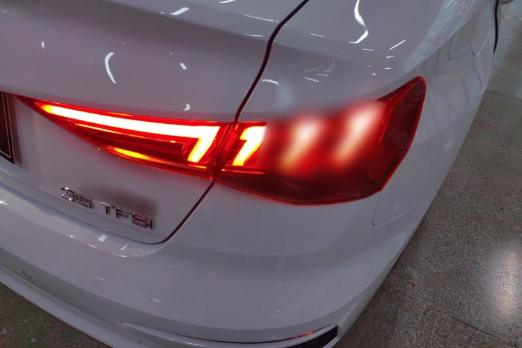 奥迪A3 2023款 改款 A3L Limousine 35 TFSI 豪华致雅型车身外观9