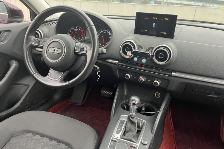 奥迪A3 2016款 Sportback 35 TFSI 领英型中控内饰7002