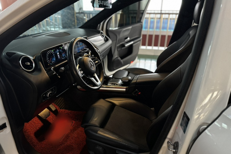 奔驰B级 2020款 B 200 动感型中控内饰7004