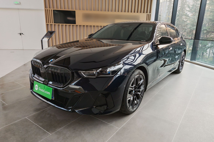 宝马5系 2026款 530Li 尊享型 M运动套装车身外观6005