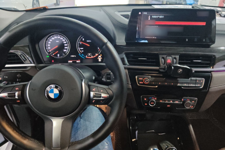 宝马X1 2022款 改款 xDrive25Li 尊享型中控内饰7002