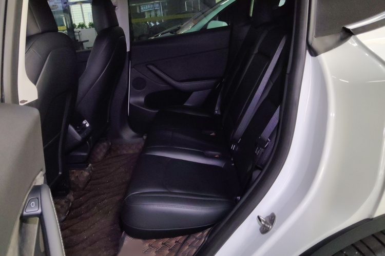 特斯拉 Model Y 2021款 长续航全轮驱动版中控内饰7004