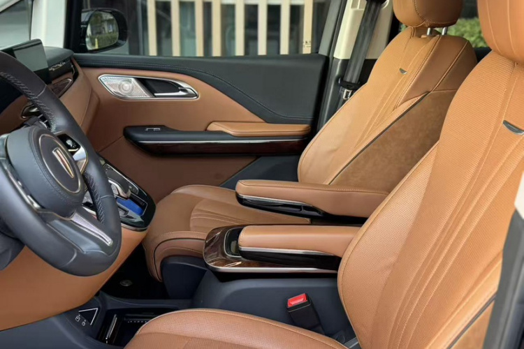 红旗HQ9 2023款 2.0T 智联旗畅版中控内饰7004