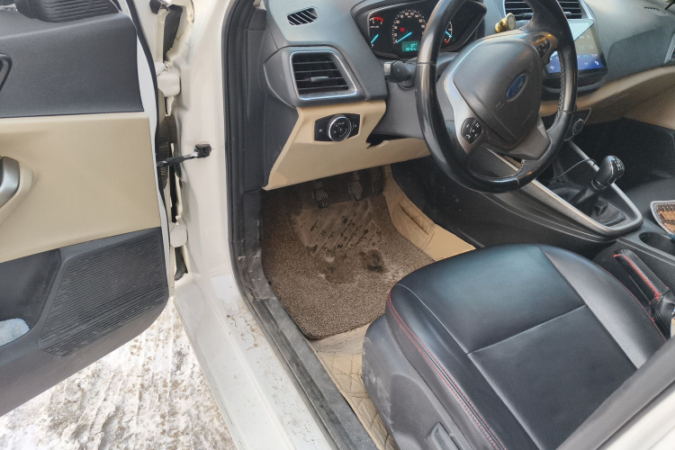 福特 福睿斯 2015款 1.5L 手动舒适型中控内饰20