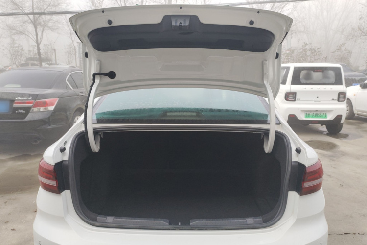 大众 朗逸 2023款 1.5L 自动得逸版机舱底盘23