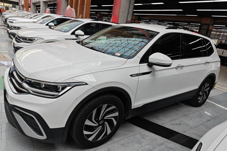 大众 途观L 2022款 330TSI 自动两驱舒享版车身外观4