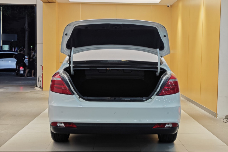 吉利汽车 帝豪 2017款 三厢百万款 1.5L 手动向上版车身外观6006