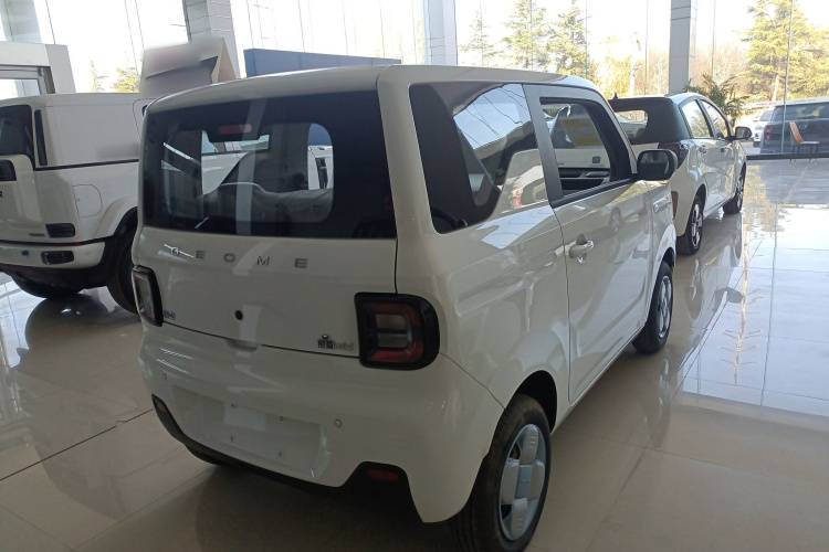 吉利银河 2024款 熊猫mini 200km 耐力熊车身外观7