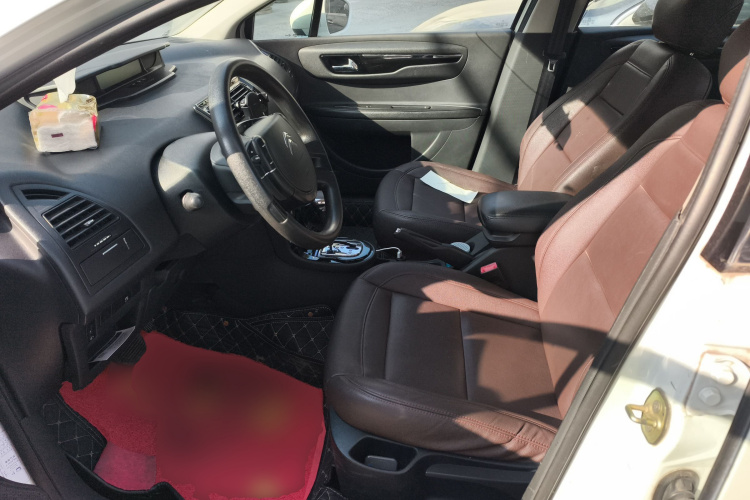 雪铁龙 世嘉 2013款 三厢 2.0L 自动品悦型中控内饰19