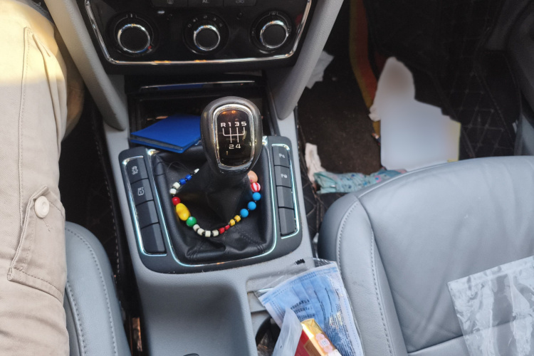 斯柯达 昊锐 2012款 1.8TSI 手动优雅版局部细节18