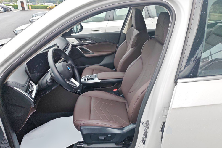 宝马X1 2024款 sDrive25Li X设计套装中控内饰19