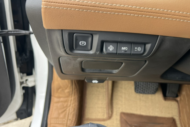 别克 君越 2018款 28T 豪华型中控内饰7004