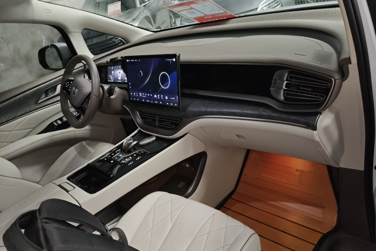 腾势D9 2022款 DM-i 1040 尊贵型中控内饰12