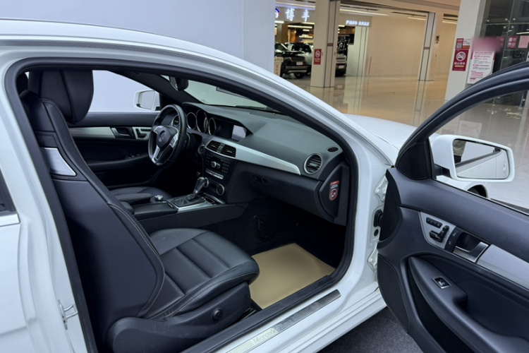 奔驰C级(进口) 2013款 C 180 轿跑版中控内饰7005