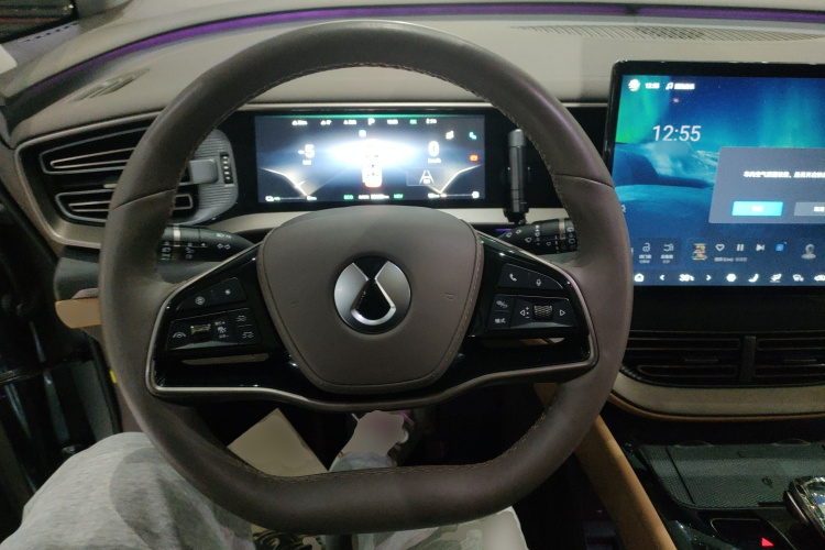腾势D9 2022款 DM-i 970 四驱旗舰型中控内饰13