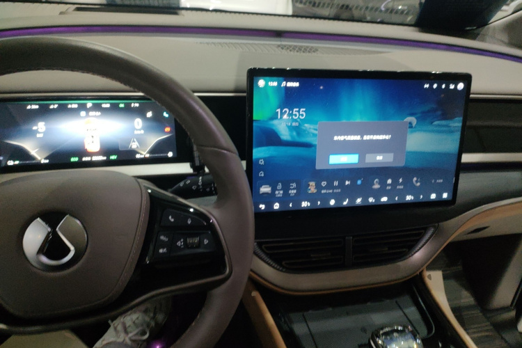 腾势D9 2022款 DM-i 970 四驱旗舰型中控内饰12