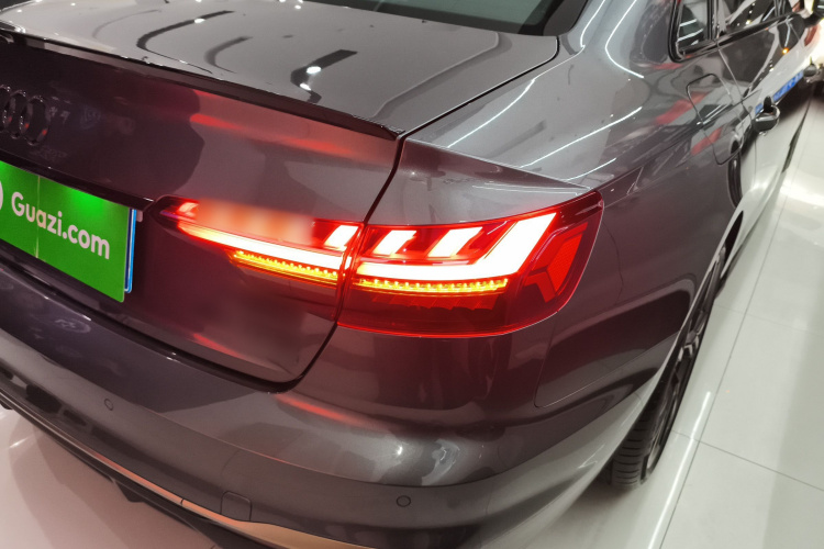 奥迪A4L 2024款 40 TFSI quattro RS套件燃速型车身外观6006