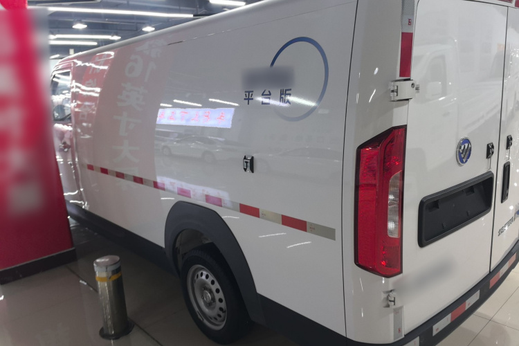 福田 智蓝精灵E7 2024款 改款 纯电动厢式运输车 平顶2座 亿纬锂能46.36kWh车身外观6005
