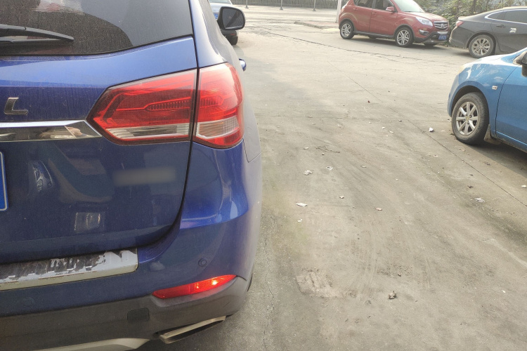 哈弗H2 2017款 蓝标 1.5T 手动两驱豪华型车身外观9