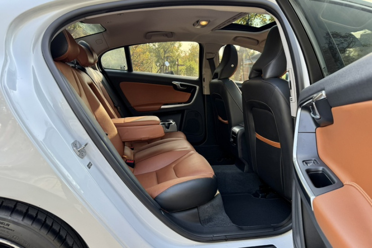 沃尔沃S60 2019款 S60L T5 智远版中控内饰7007