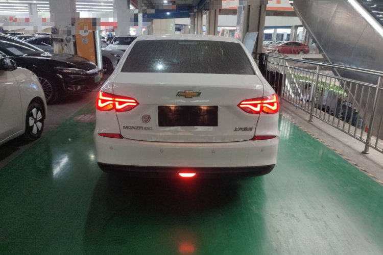 雪佛兰 科鲁泽 2022款 320 自动悦享天窗版车身外观6004