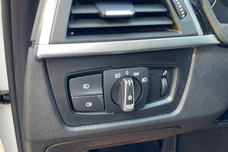 宝马3系 2018款 320Li 时尚型局部细节9009