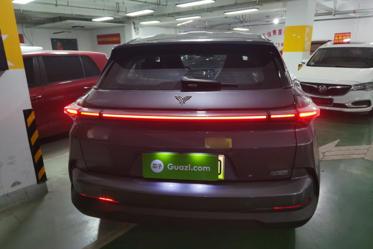 哪吒汽车 哪吒U 2021款 Pro 400 巡航版车身外观6