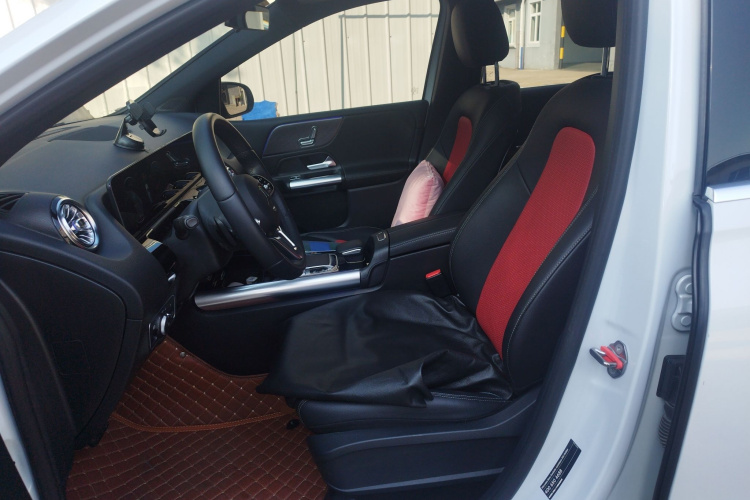 奔驰B级 2020款 B 180中控内饰19