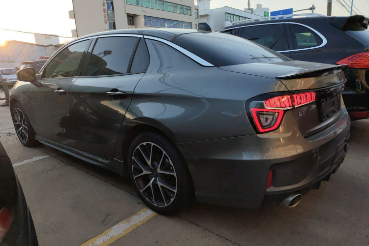 领克03 2022款 2.0TD DCT劲Pro车身外观4