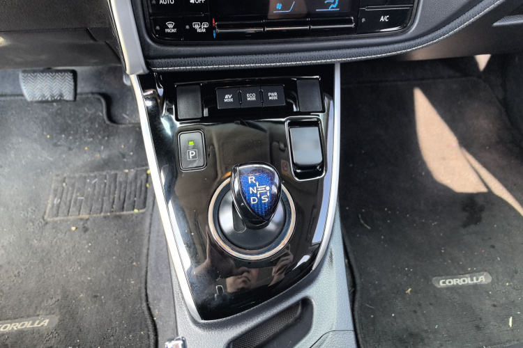 丰田 卡罗拉 2018款 双擎 1.8L E-CVT智尚版局部细节18