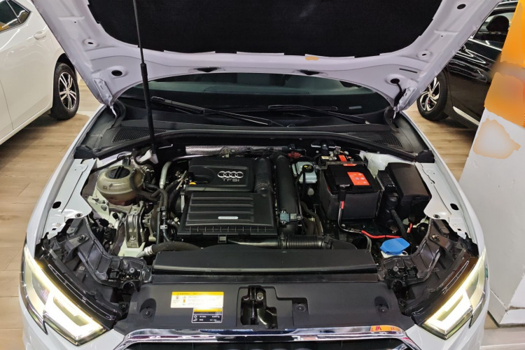 奥迪A3 2019款 Sportback 35 TFSI 进取型 国V机舱底盘24