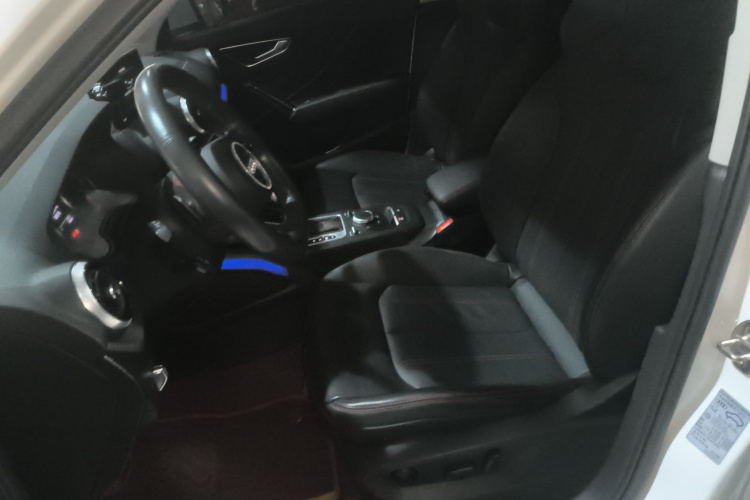 奥迪Q2L 2022款 35 TFSI 进取动感型中控内饰19