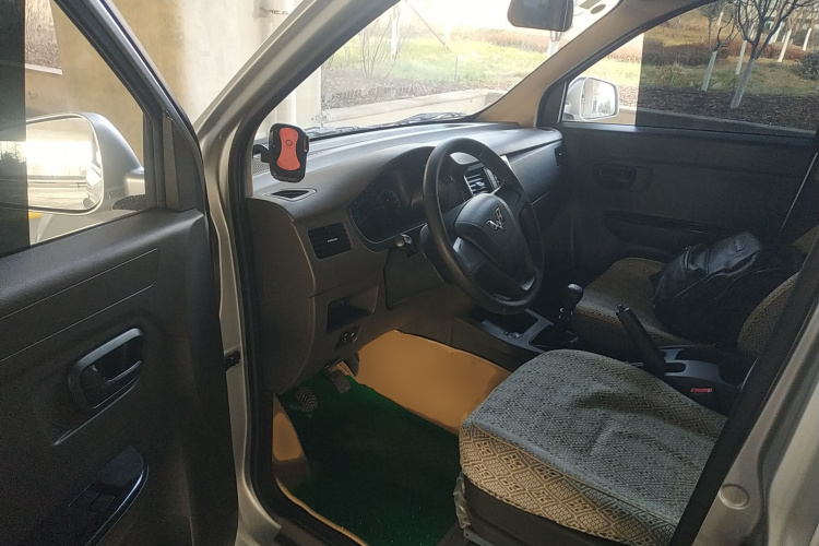 五菱汽车 五菱荣光V 2019款 1.5L标准型国VI LAR中控内饰20