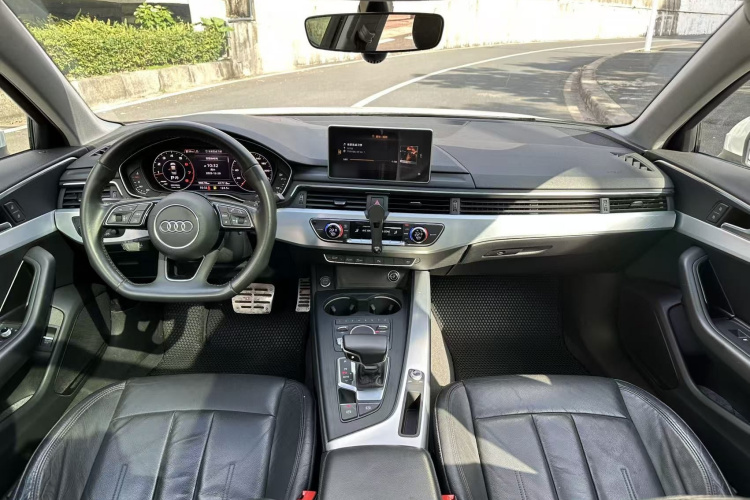 奥迪A4L 2017款 Plus 40 TFSI 运动型中控内饰7002