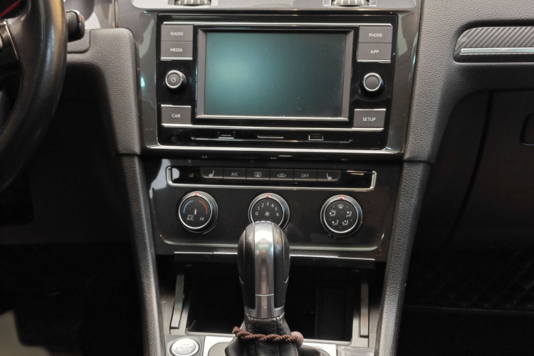 大众 高尔夫 2018款  230TSI 自动豪华型中控内饰7007