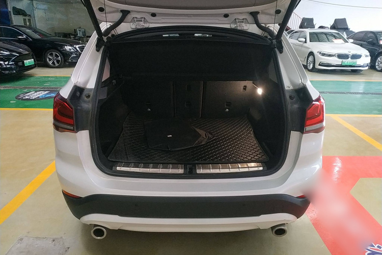 宝马X1 2020款 sDrive20Li 时尚型机舱底盘23